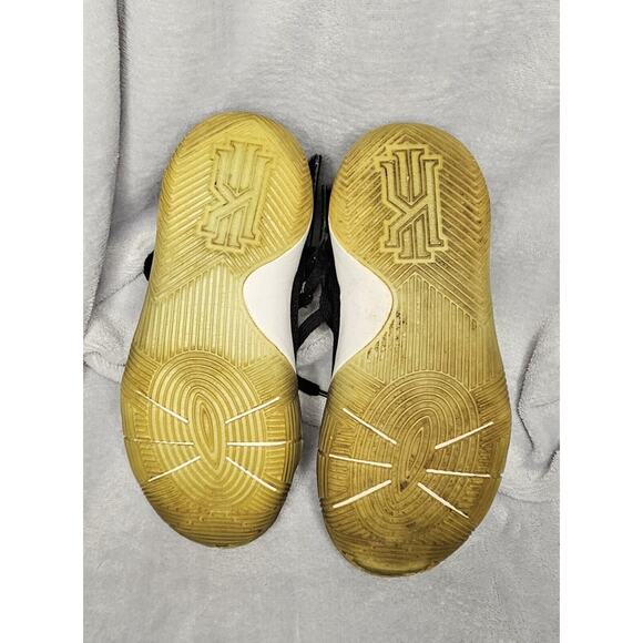 Nike Kyrie 2 Child Kids Skateboarding Shoes Black Jade Skulls Size 11C - Picture 5 of 8